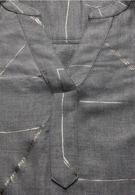 Bluse mit geometrischem Folienprint