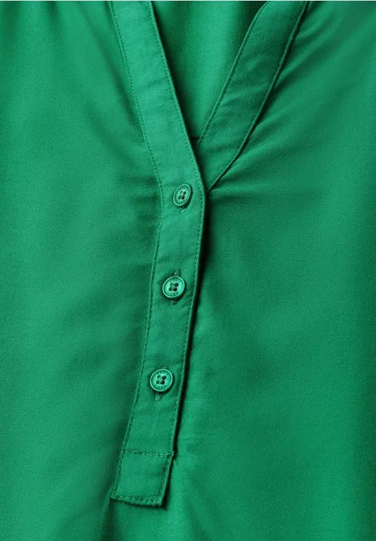 Leuchtende Viskosebluse mit Knopfleiste