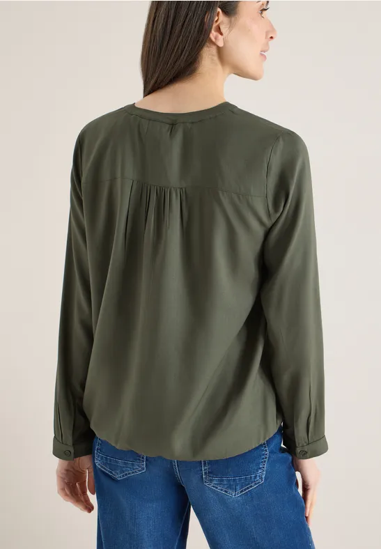 Leuchtende Viskosebluse mit Knopfleiste