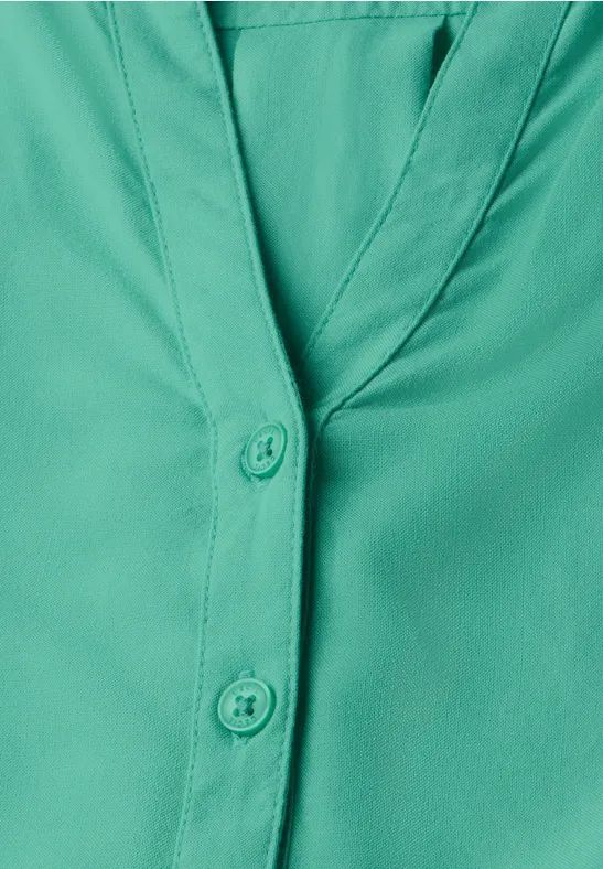 Leuchtende Viskosebluse mit Knopfleiste