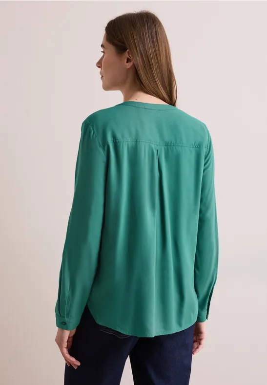 Leuchtende Viskosebluse mit Knopfleiste