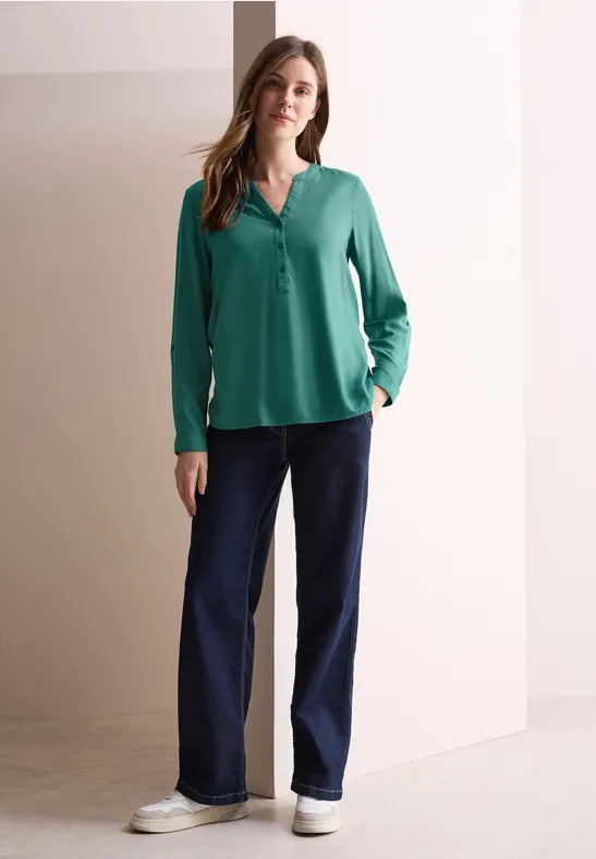 Leuchtende Viskosebluse mit Knopfleiste