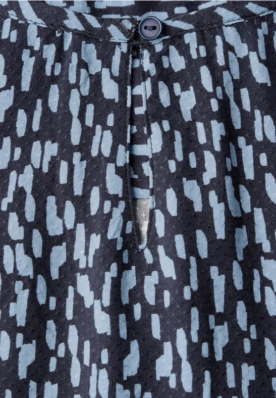 Gemusterte Viskosebluse mit Ausschnitt