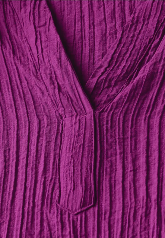 Lockere Strukturbluse mit geschlitztem Ausschnitt