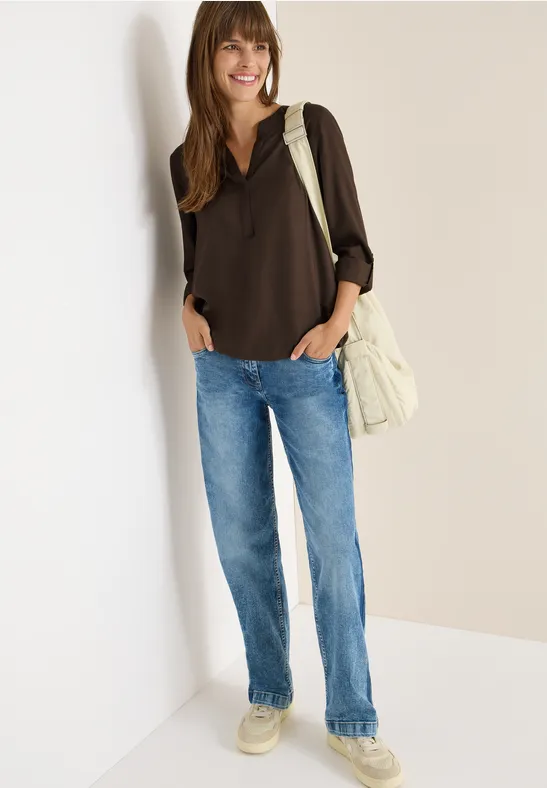 Viskosebluse mit geschlitztem Rundhals