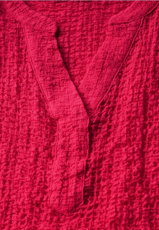 Strukturierte Kurzarmbluse mit geschlitztem Ausschnitt