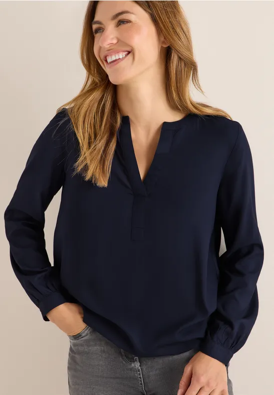 Bluse mit geschlitztem Ausschnitt