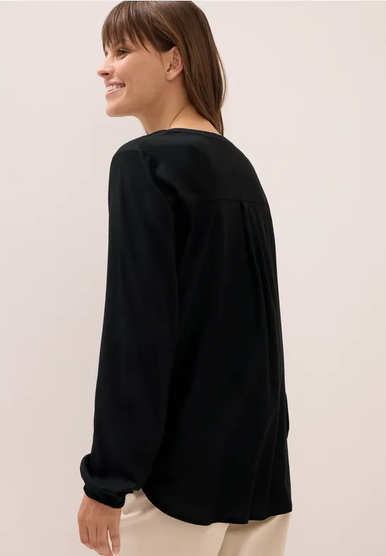 Fließende Tunika mit Split-Neck