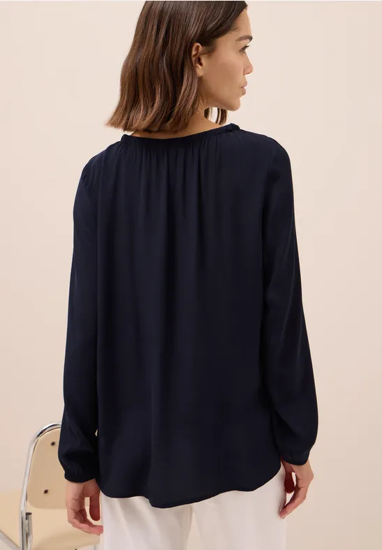 Fließende Krepp-Bluse mit Bindeband