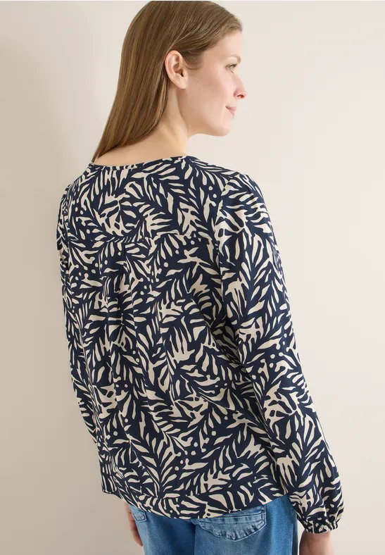 Bluse mit grafischem Blättermuster und Knotendetail