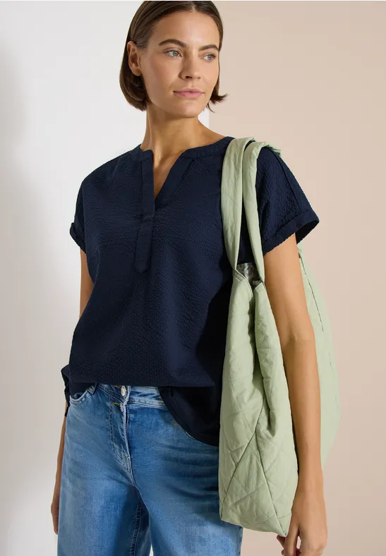 Seersucker-Bluse mit überschnittenen Schultern