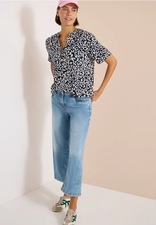Bluse mit Leopardenmuster und Split-Neck