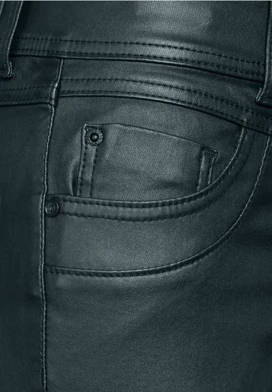 Beschichtete 5-Pocket-Hose im Leder-Look