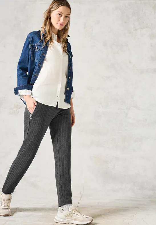 Legere Nadelstreifenhose mit Stretch