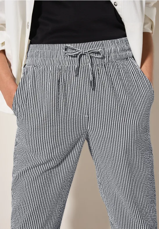 Gestreifte Seersucker-Hose mit Kordelzug