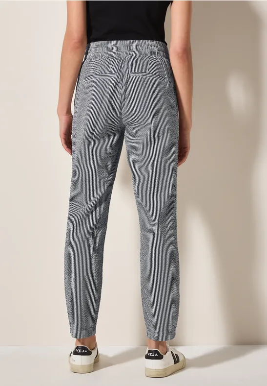 Gestreifte Seersucker-Hose mit Kordelzug