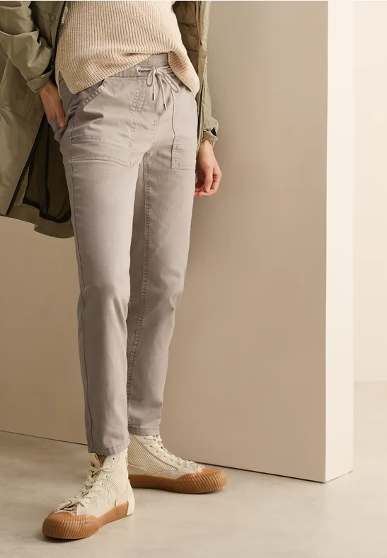 Lässige Hose mit schmalem Bein