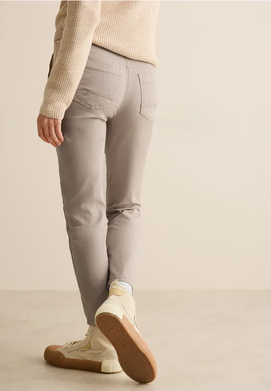 Lässige Hose mit schmalem Bein