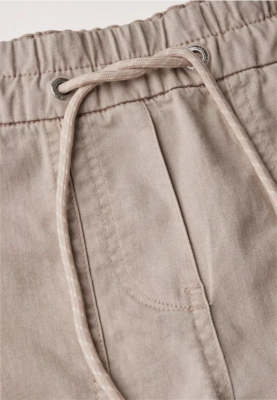 Lässige Hose mit schmalem Bein