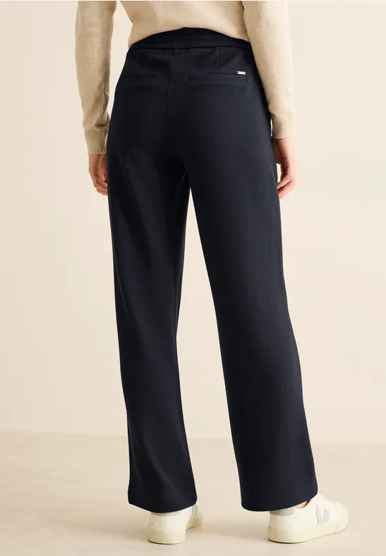 Strukturierte Hose mit geradem Bein