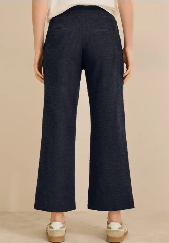 Weit geschnittene Bouclé-Strickhose