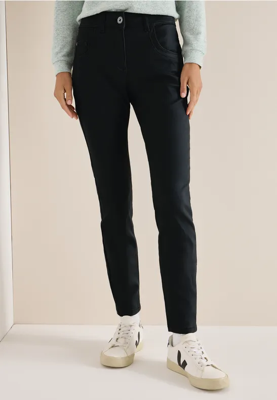 Beschichtete Slim-Fit-Hose in Lederoptik