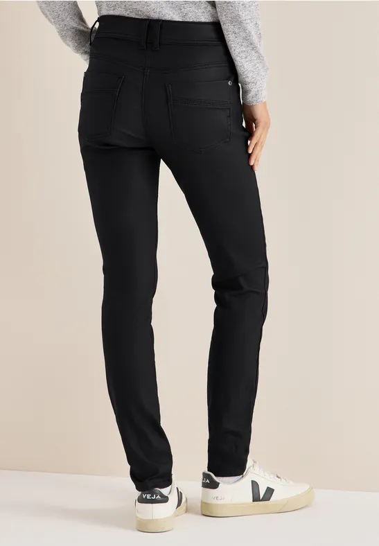 Beschichtete Slim-Fit-Hose in Lederoptik