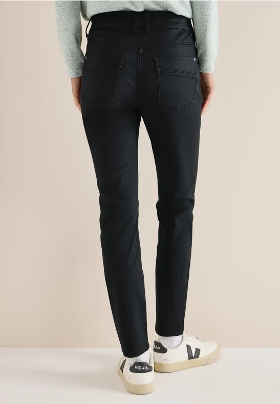 Beschichtete Slim-Fit-Hose in Lederoptik