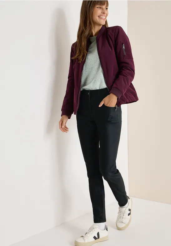 Beschichtete Slim-Fit-Hose in Lederoptik