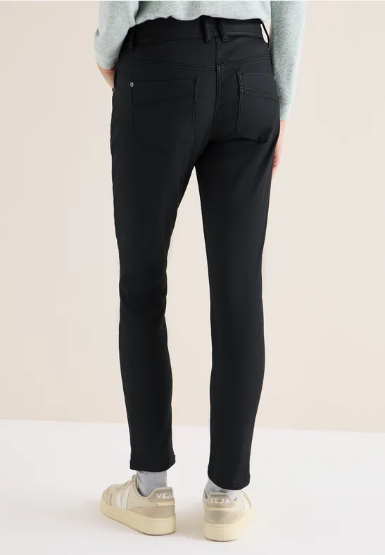 Beschichtete Slim-Fit-Hose in Lederoptik