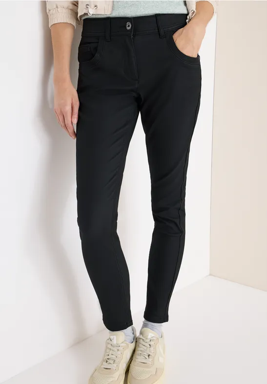 Beschichtete Slim-Fit-Hose in Lederoptik
