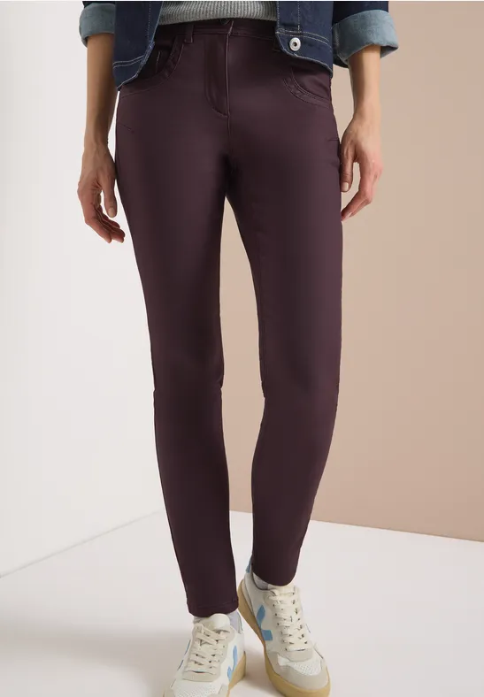 Beschichtete Slim Fit Hose in Lederoptik