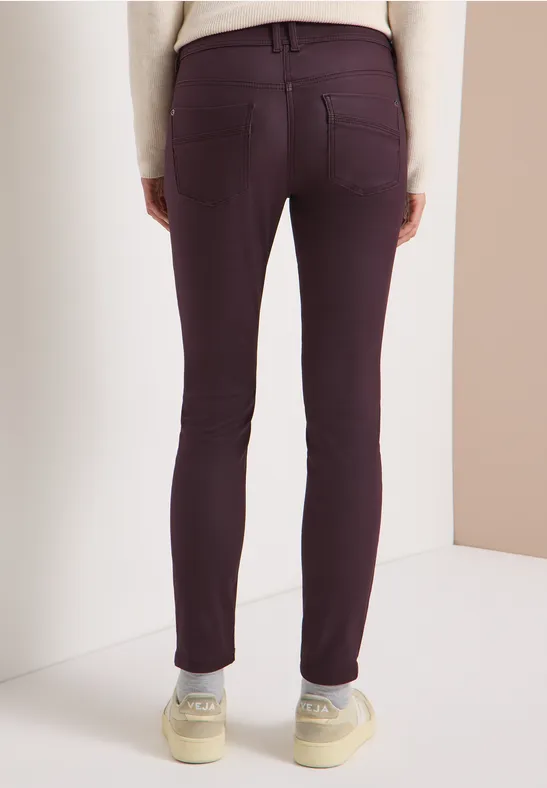 Beschichtete Slim Fit Hose in Lederoptik