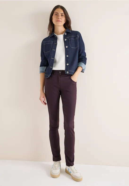 Beschichtete Slim Fit Hose in Lederoptik