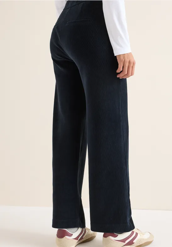 Weite Cordhose mit hohem Bund