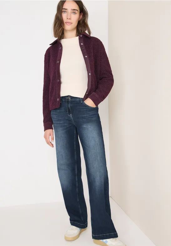 Hoch taillierte Jeans mit weitem Bein