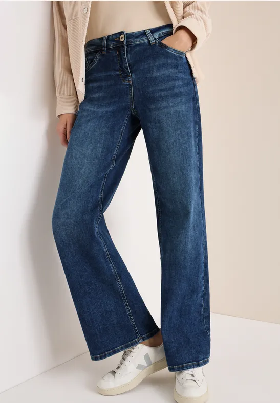 High-Waist Wide-Leg Jeans