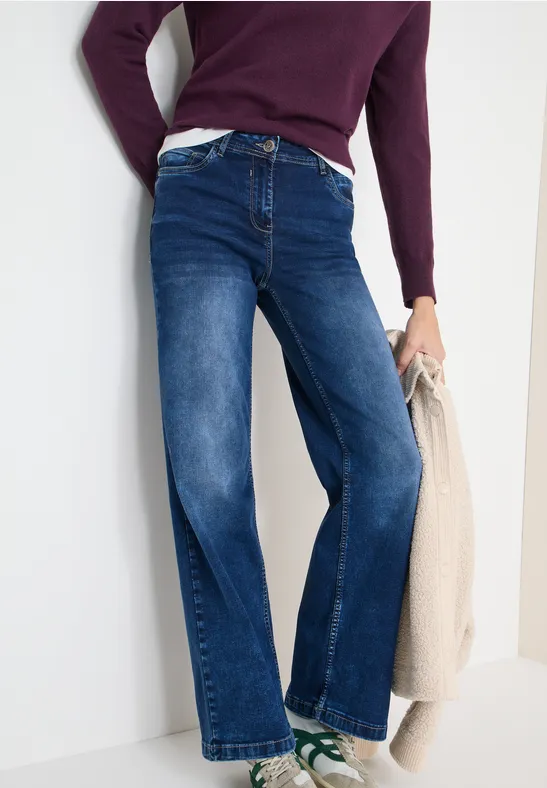 High-Waist Wide-Leg Jeans