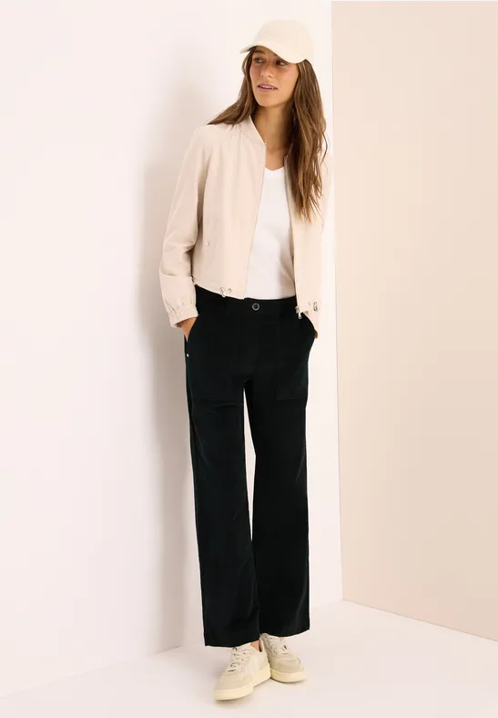 Weite Cordhose mit hohem Bund