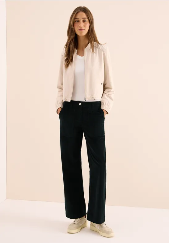Weite Cordhose mit hohem Bund
