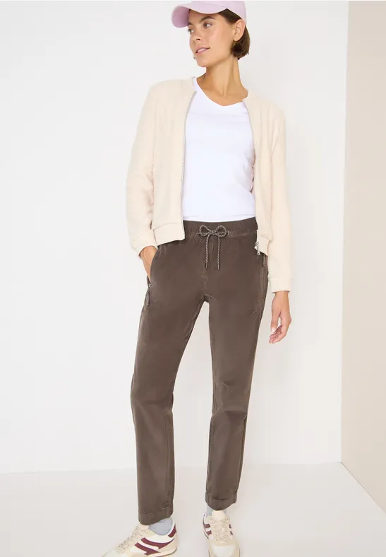 Lässige Cordhose im Jogger-Stil