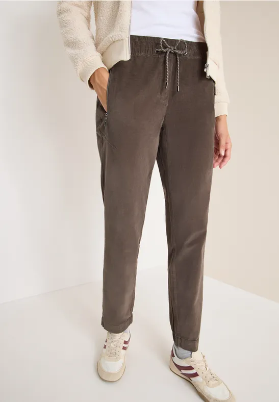 Lässige Cordhose im Jogger-Stil
