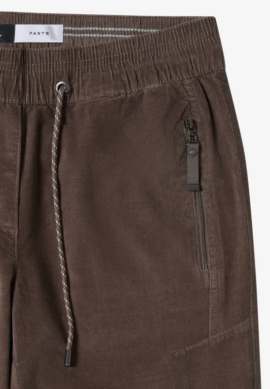 Lässige Cordhose im Jogger-Stil