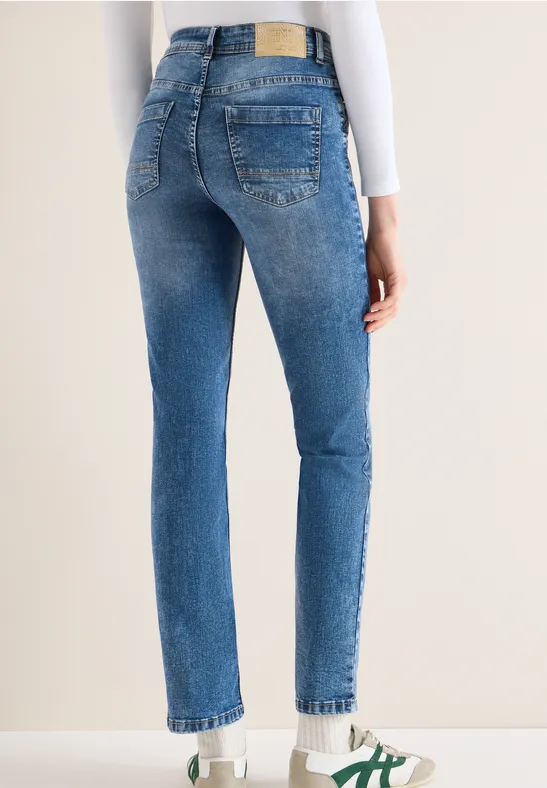 Casual Mid-Rise Straight-Cut