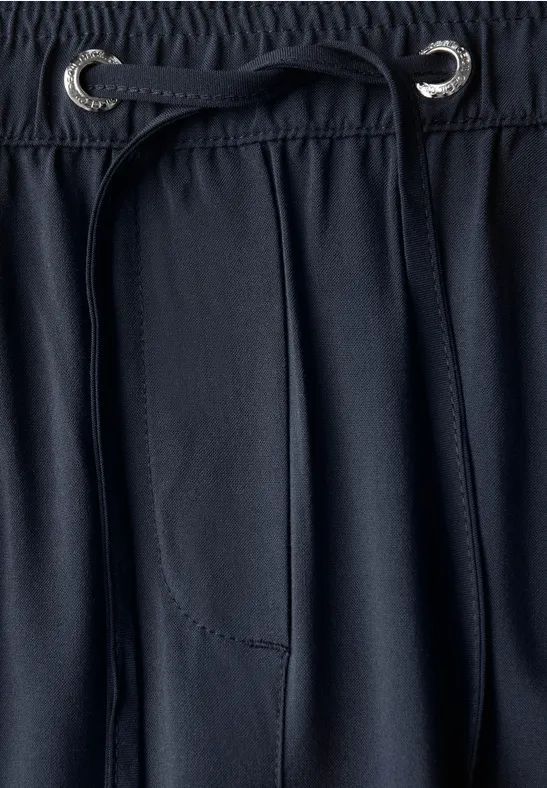 Viskosehose mit geradem Bein und Tunnelzug