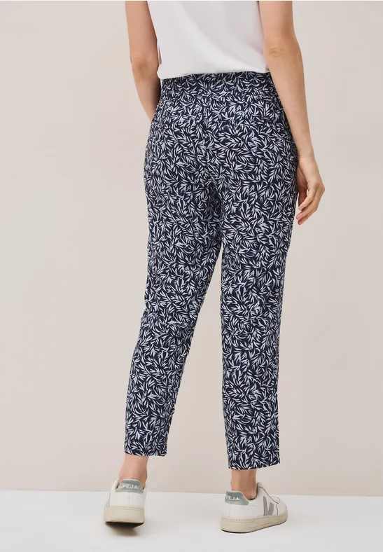 Schmal geschnittene Hose mit Grafikprint