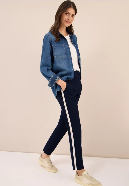 Sportliche Slim-Fit Hose mit Streifen