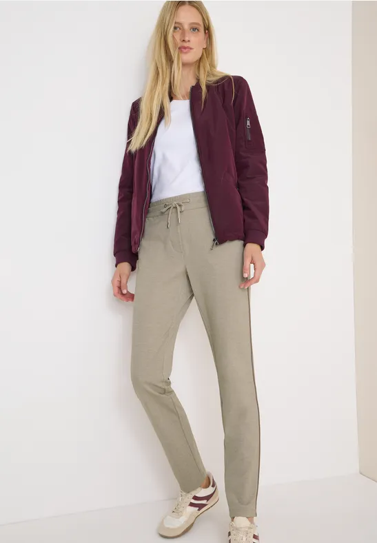 Slim-Fit-Hose mit Gallonstreifen