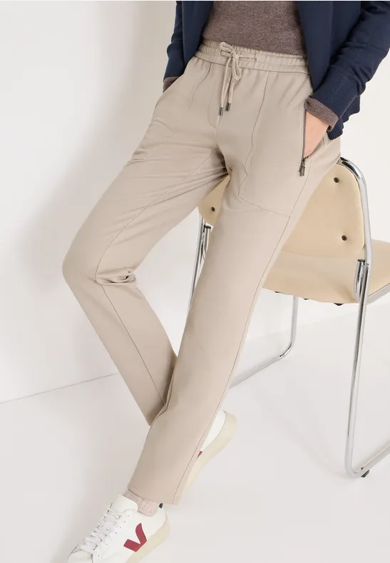 Schmal geschnittene Hose mit Tunnelzug
