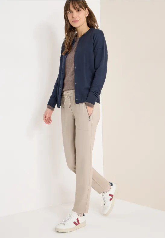 Schmal geschnittene Hose mit Tunnelzug